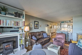 Cozy Lincoln City Condo Less Than 1 Mile to Restaurants!